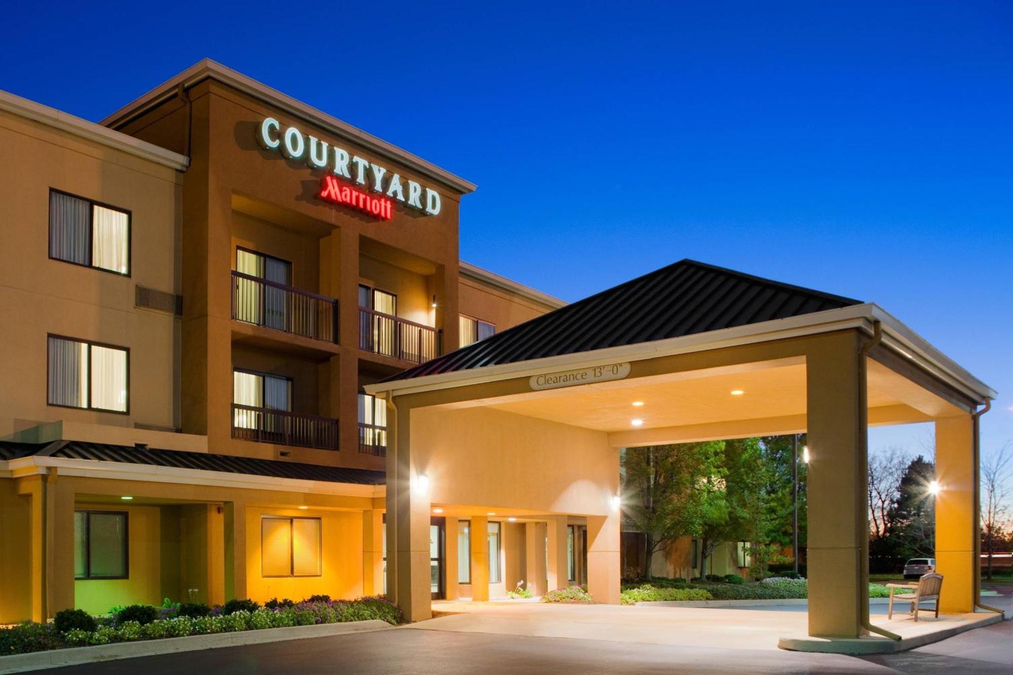 Courtyard Toledo Rossford/Perrysburg Hotel Exterior photo